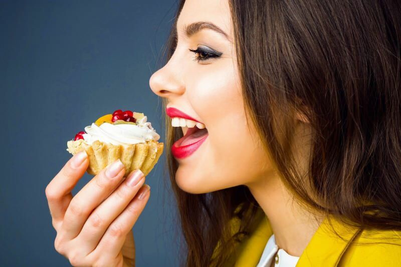 Vai saldais ēdiens palielina svaru? Vai uzturā var ēst desertu?