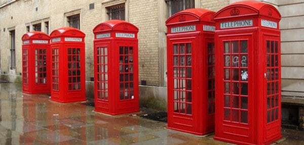 Telefonu zābaki visā Londonas operā lietū-20