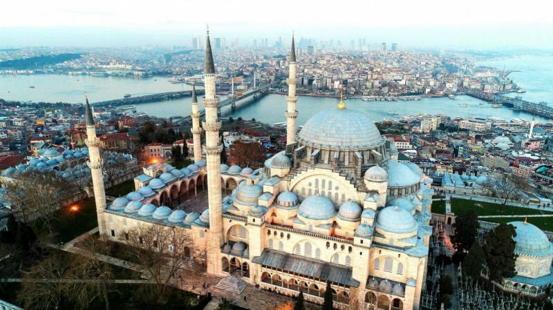 Kur atrodas Suleimaniye mošeja?