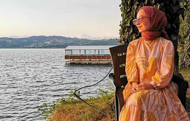 Kā tiek kombinētas hidžābu kleitas?