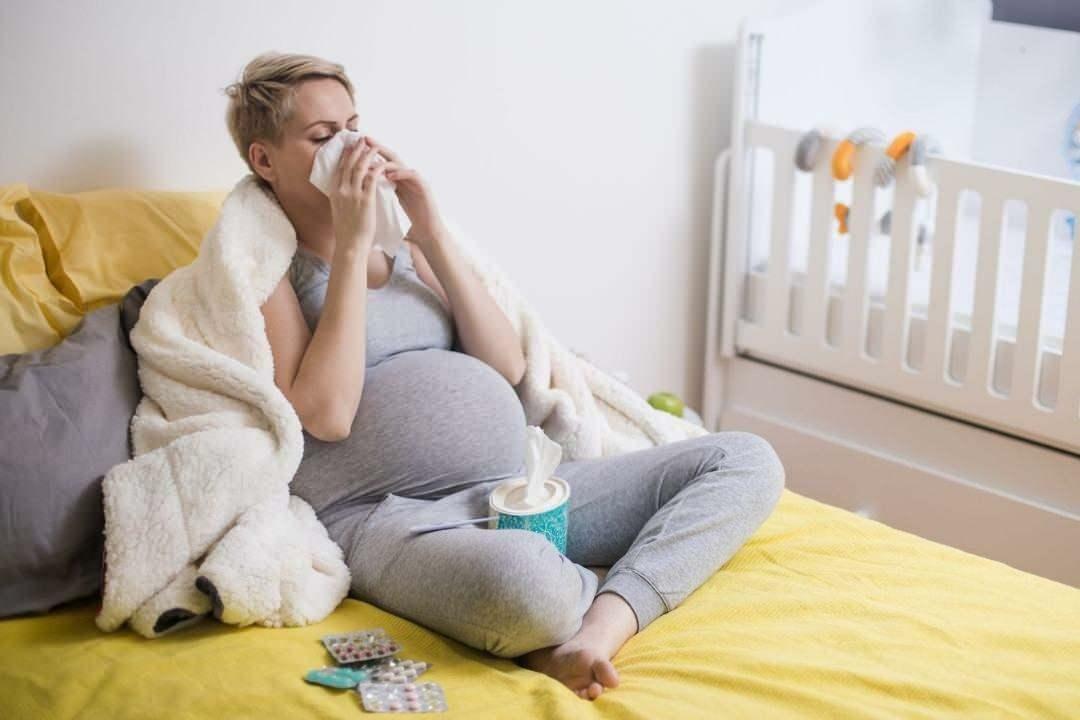 Mājas aizsardzības līdzekļi, lai pasargātu sevi no gripas grūtniecības laikā
