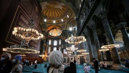 Ramadāna prieks pēc 87 gadiem Hagia Sophia-i Kebir mošejā Şerifi