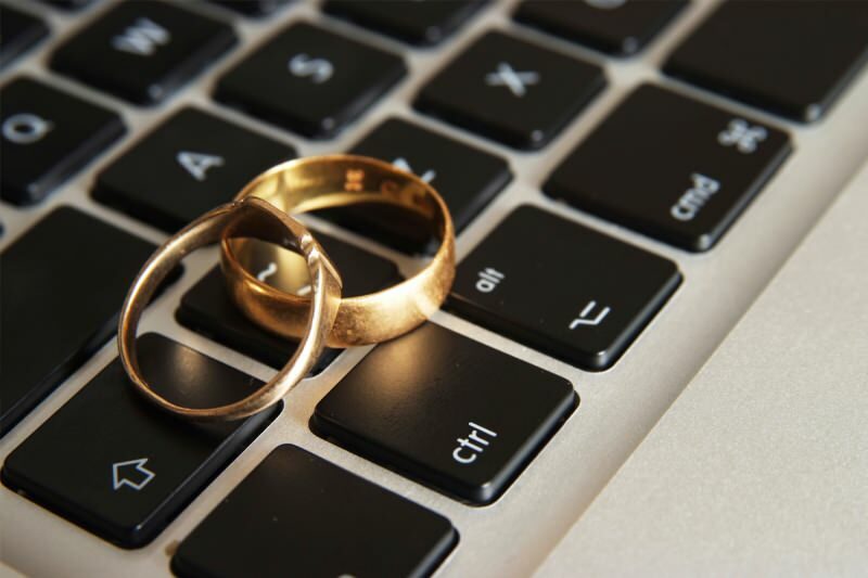 Vai ir laulība, tiekoties internetā? Vai ir pieļaujams tikties sociālajos medijos un apprecēties?