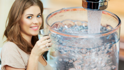 Vai, dzerot pārāk daudz ūdens, zaudēsit svaru? Vai ir kaitīgi naktī dzert ūdeni?