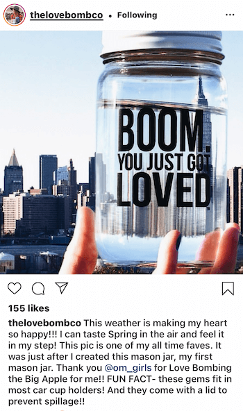 @thelovebombco instagram post, kurā redzams lietotāja veidots viņu produkta saturs, kas tiek demonstrēts Ņujorkā
