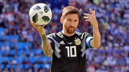 Futbolists Messi valkāja 'augšāmcelšanās' kostīmu!