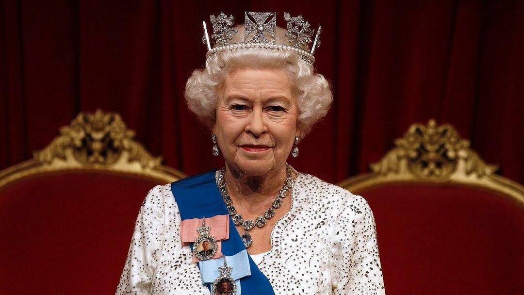 Anglijas karaliene II. Elizabete