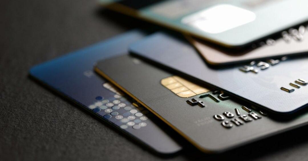 Kā saņemt kredītkartes maksas atmaksu