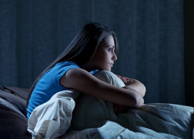 Pārmērīgs nogurums un stress dienas laikā izraisa pamodināšanu naktī un bezmiegu nākamajā dienā