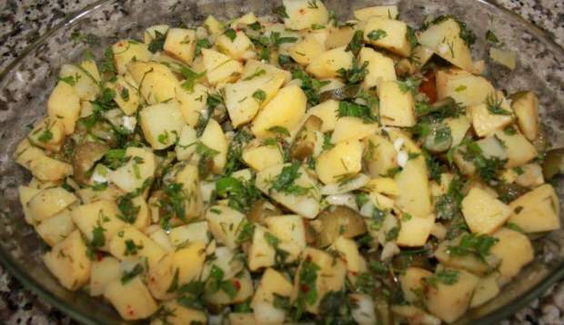 Kā pagatavot garšīgus kartupeļu salātus?