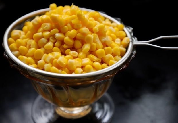 Kā mājās pagatavot kukurūzu glāzēs? Kāds ir triks?