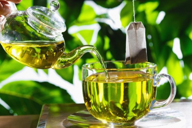 Zaļās tējas dzeršanas tukšā dūšā ieguvumi