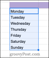 Nedēļas dienas pakalpojumā Google izklājlapas