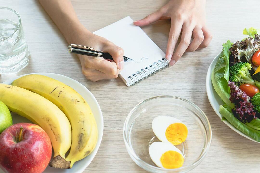 Kas ir kaloriju deficīts? Kā izveidot kaloriju deficītu? Kā aprēķināt kaloriju deficītu