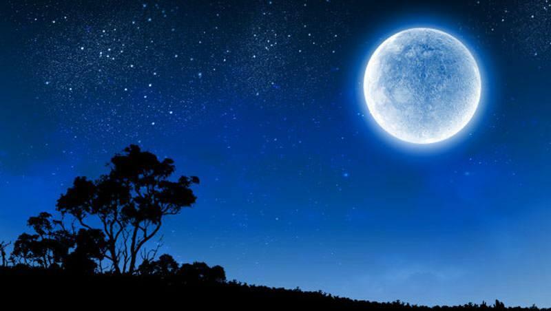 zilais pilnmēness pienāks oktobrī