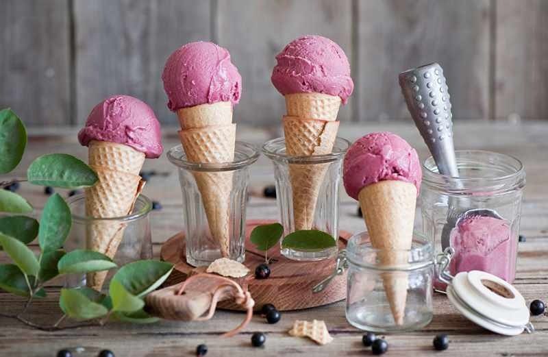 Kā pagatavot vieglāko saldējumu? Padomi saldējuma pagatavošanai mājās