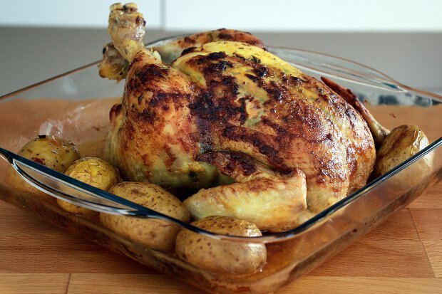 Kā pagatavot veselu vistu, kādi ir triki? Visa vistas recepte garšīgā krāsnī