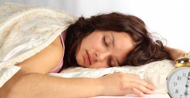 apstākļi, kas izraisa svīšanu miega laikā naktī