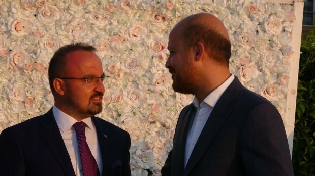 AK partijas grupas viceprezidents Bülents Turans un Bilals Erdogans